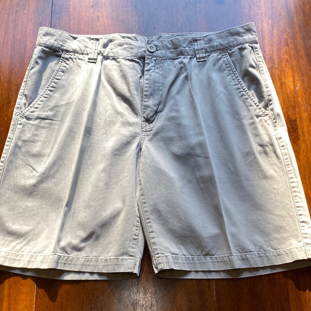 The North Face Men's Tan Flat Front Shorts Size 38